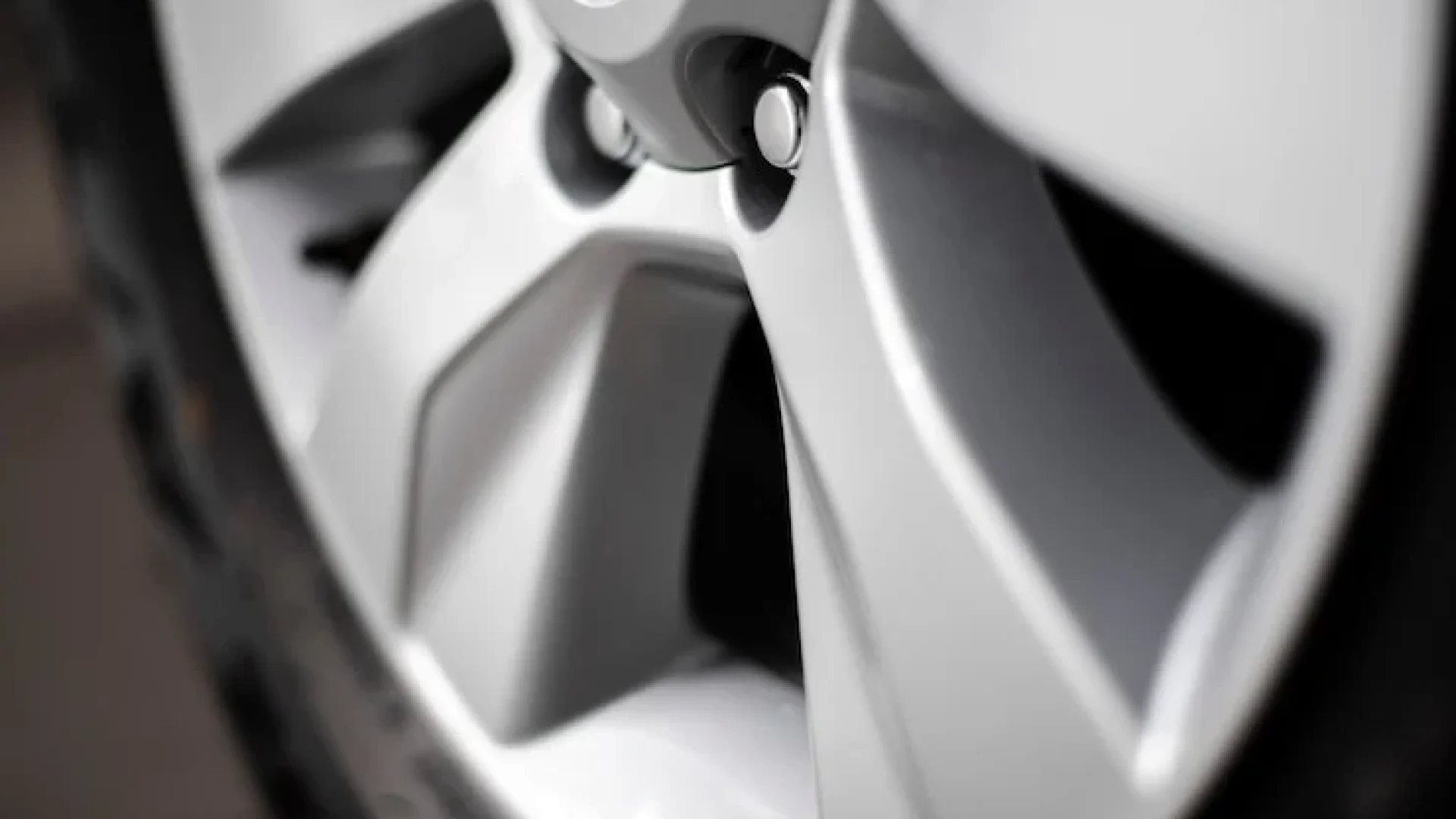 close-up-new-car-wheels-view_23-2148332907